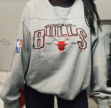 Load image into Gallery viewer, Bulls Vintage Sweatshirt