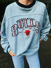 Load image into Gallery viewer, Bulls Vintage Sweatshirt