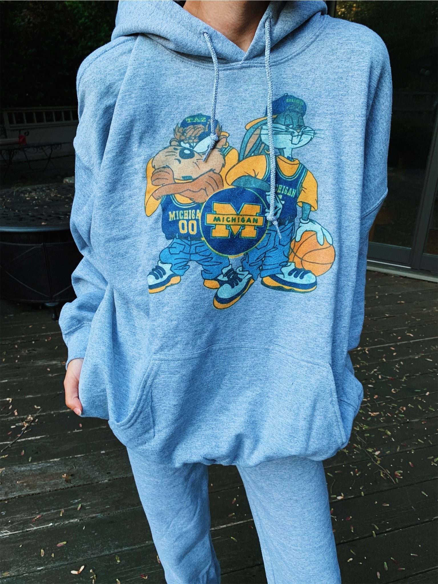 Looney tunes clearance sweatshirt